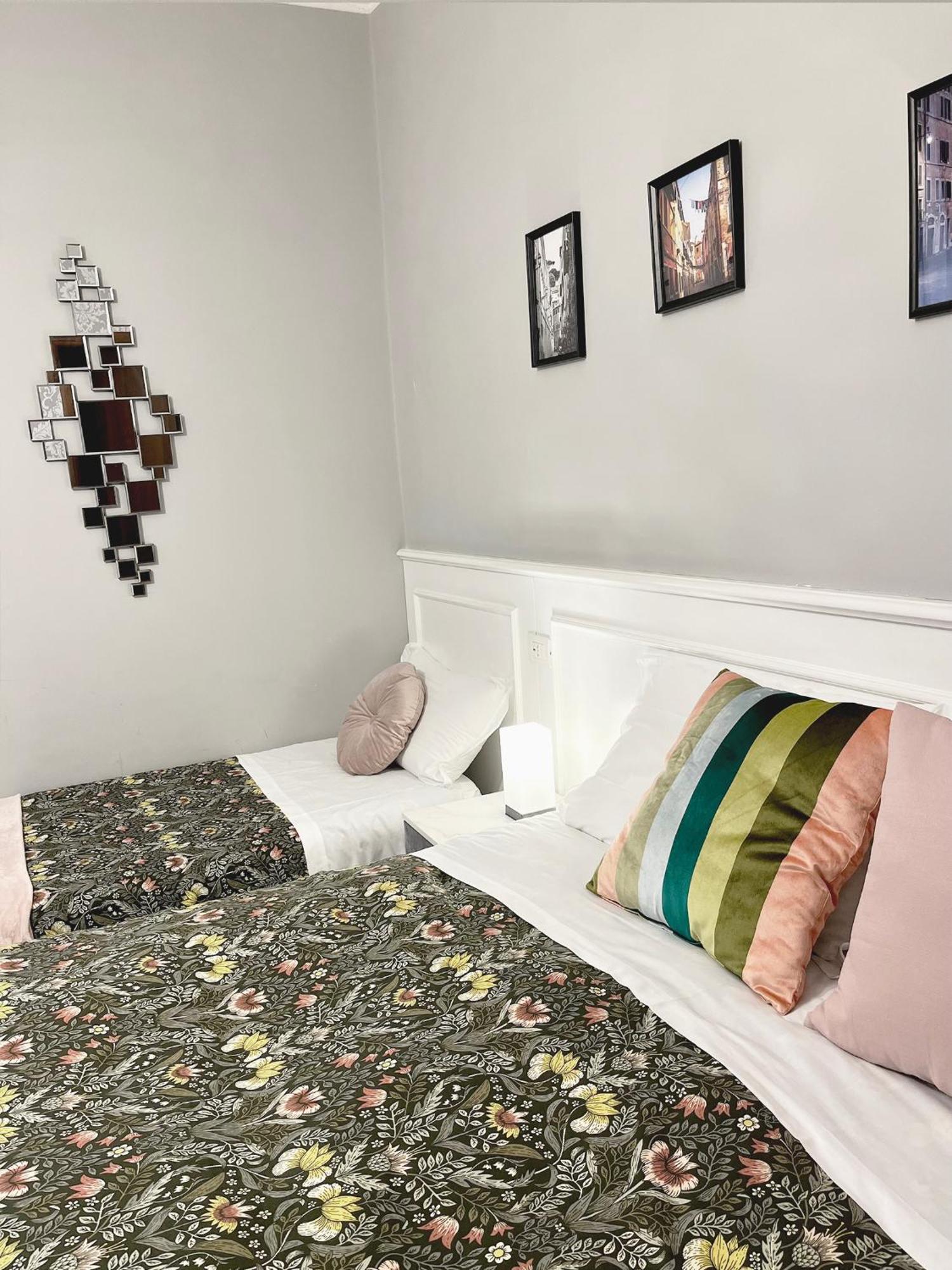 Monti49 Guesthouse Rome Bagian luar foto